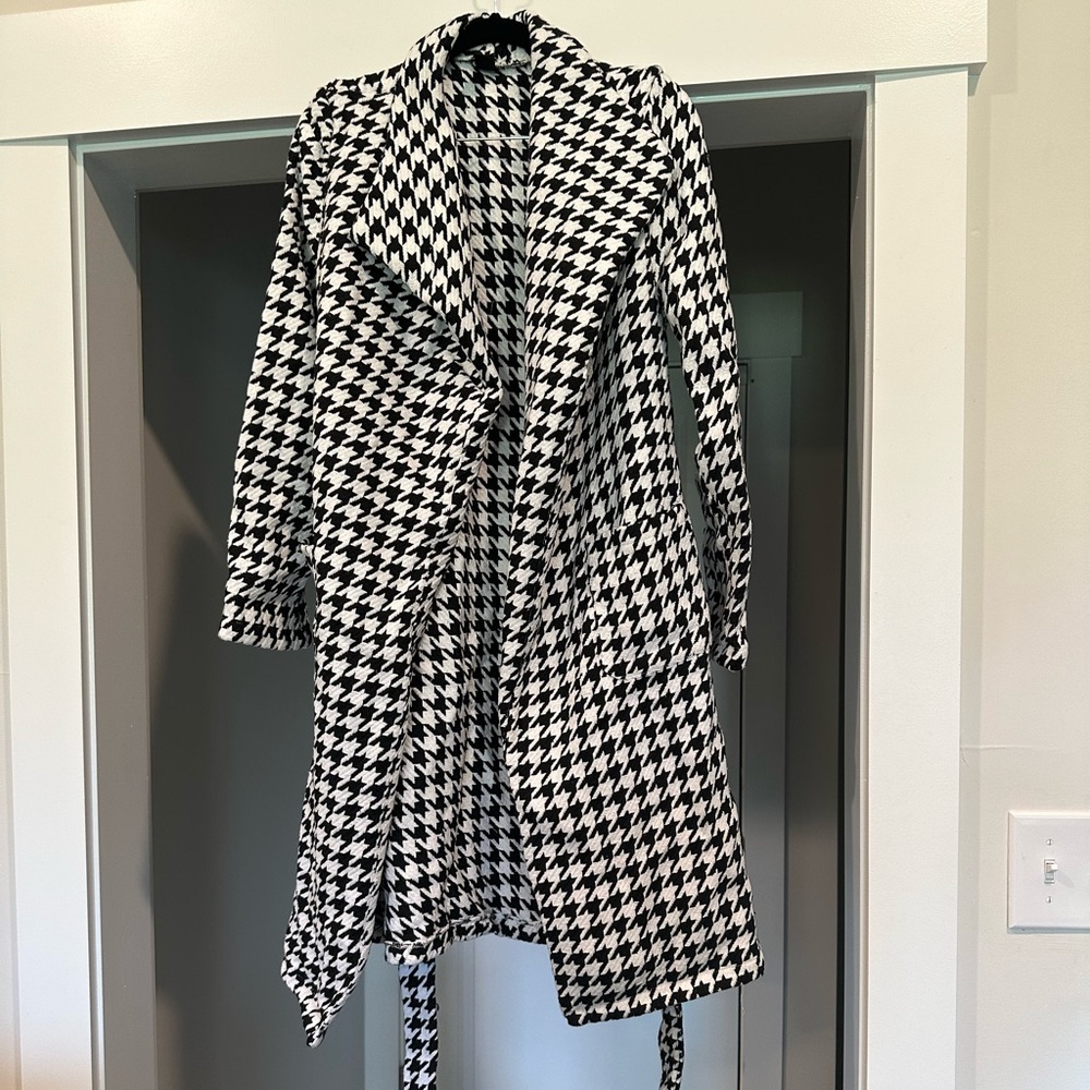 Houndstooth peacoat